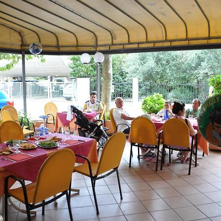 Hotel Orchidea Чезенатико Екстериор снимка