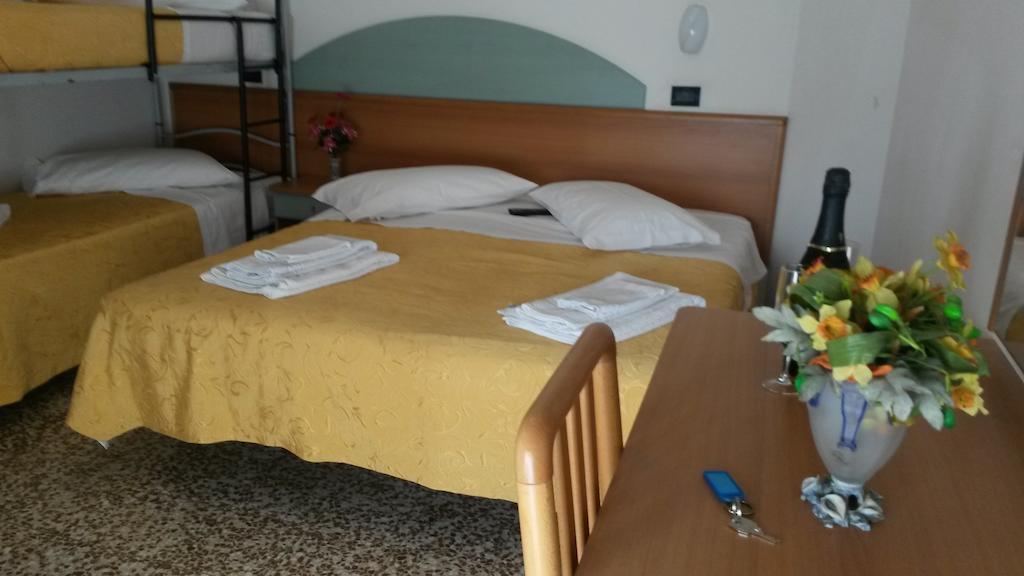 Hotel Orchidea Чезенатико Екстериор снимка